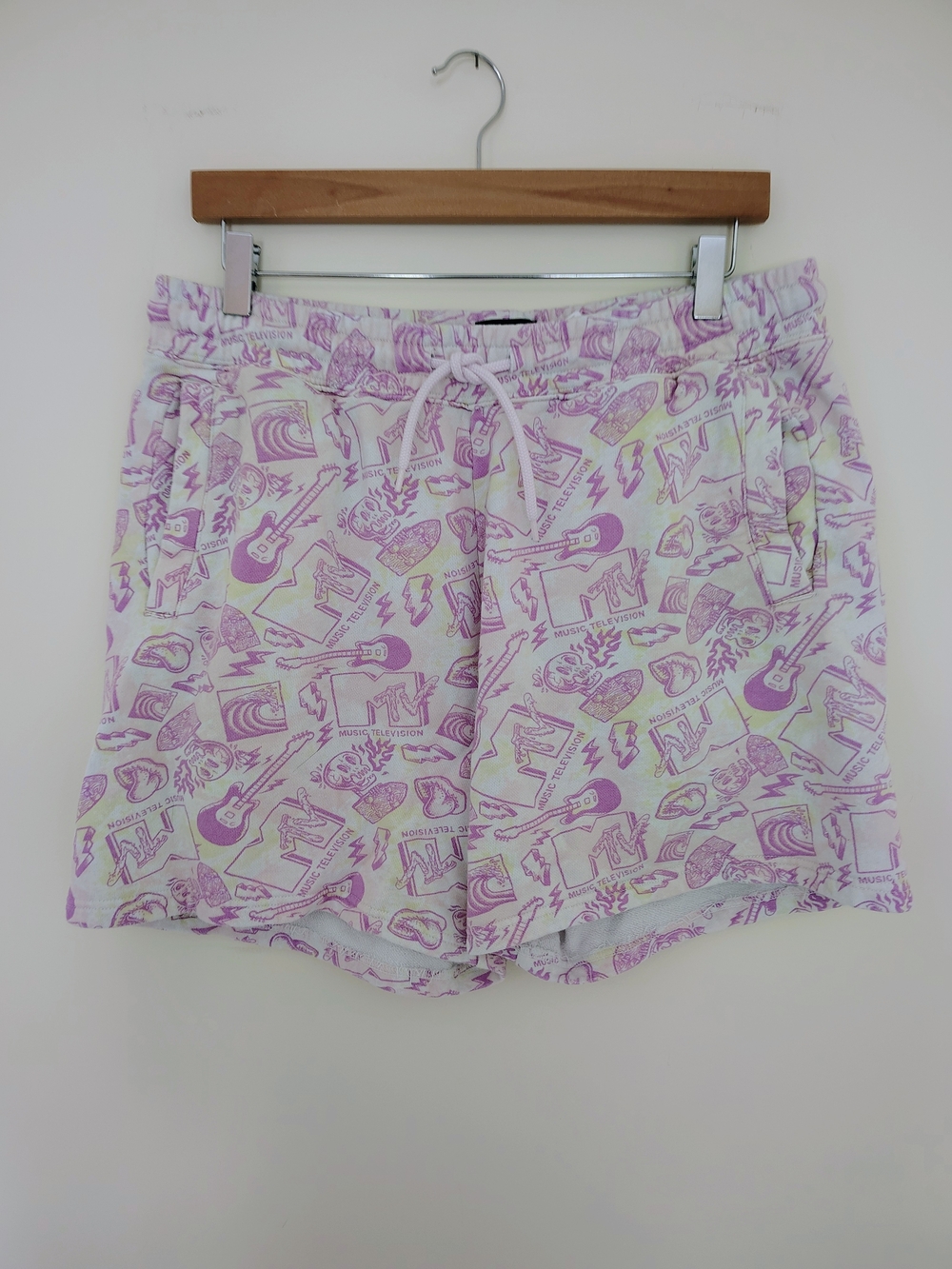 H&M x MTV Graphic Print Sweatshorts Size M Purple White Y2K Relaxed Fit